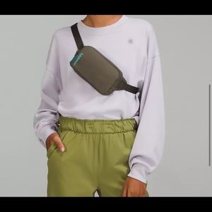 Mini lululemon belt bag NWT